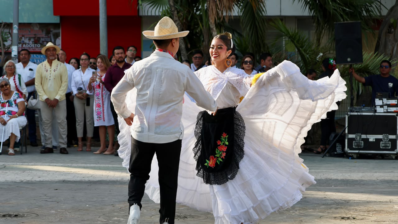 Benito Juárez conmemora Independencia y Himno Nacional