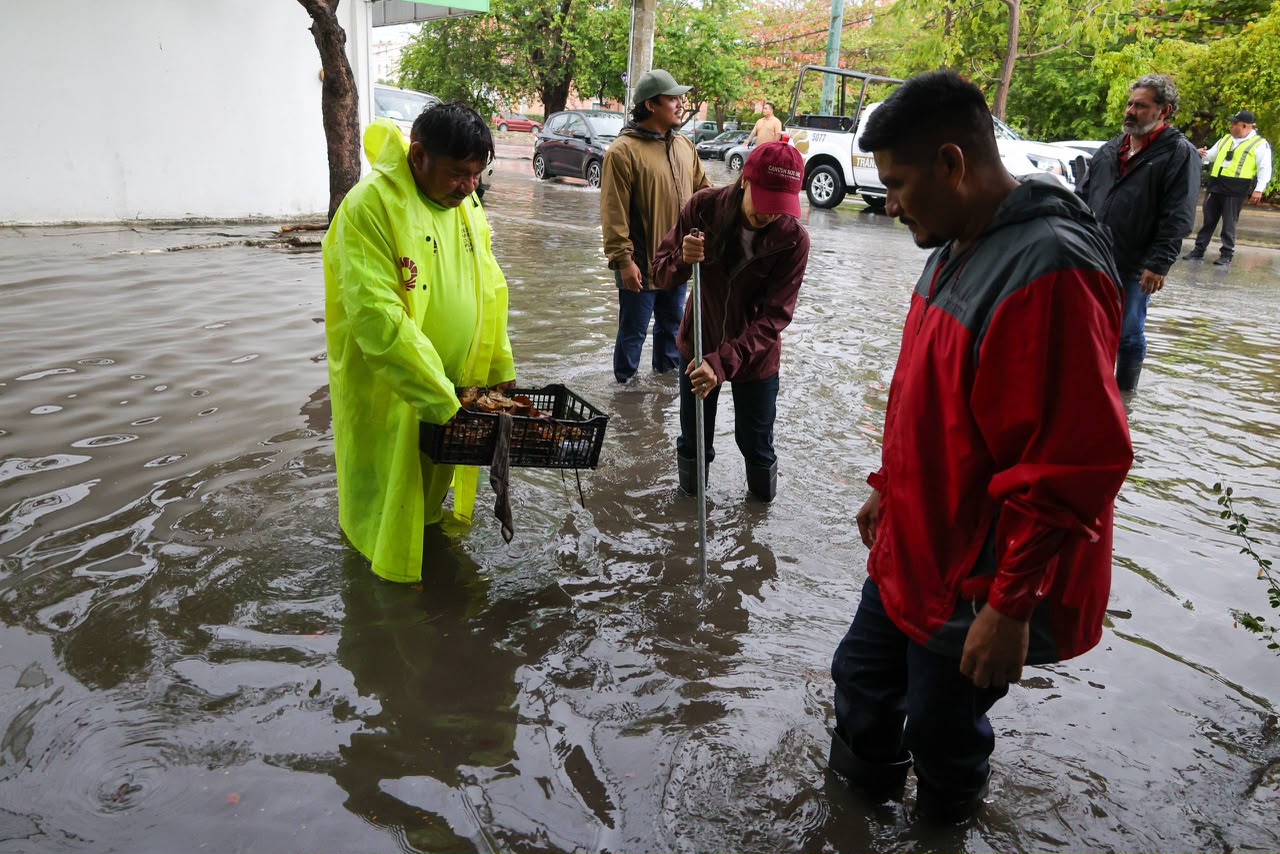 Cancún activa operativo por lluvias y encharcamientos