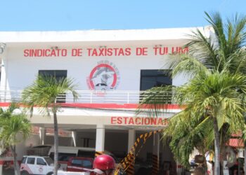 Taxistas de Tulum lanzan plataforma digital con tarifas