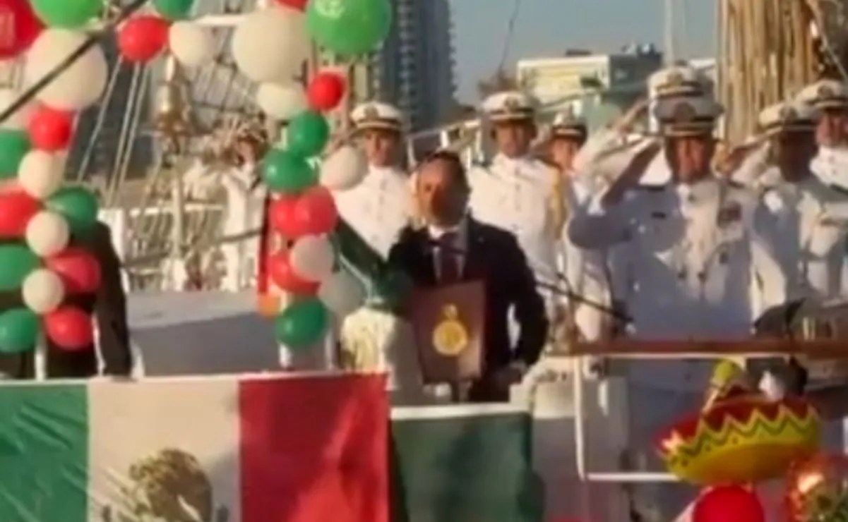 Carlos Joaquín da el Grito desde Buque Escuela Cuauhtémoc