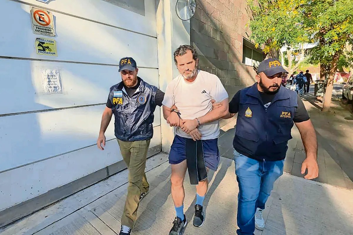 Detienen a siete marinos por huachicol fiscal en México