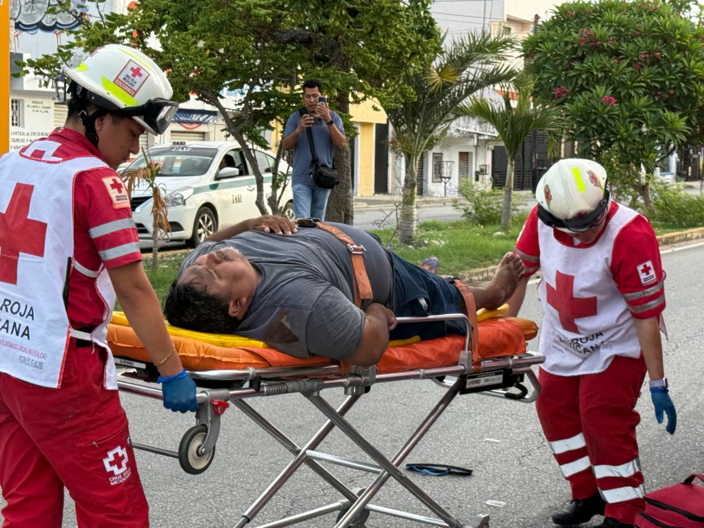Motociclista lesionado tras choque en Chac Mool