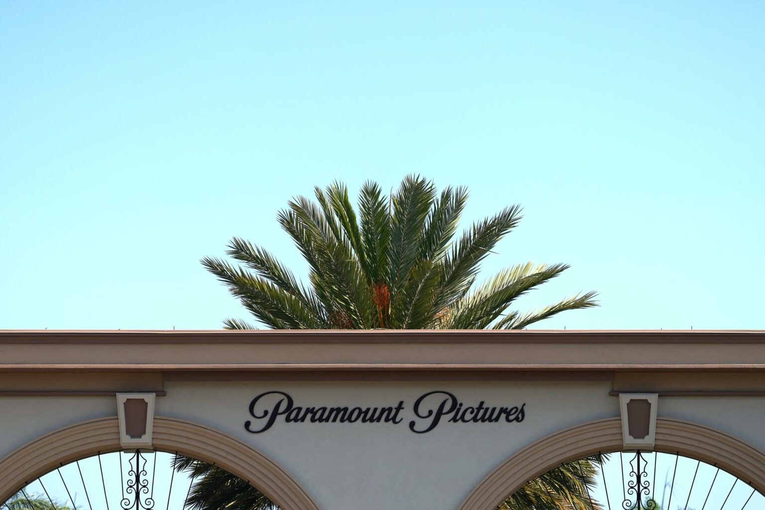 Paramount negocia con fiscal de California por fusión bloqueada
