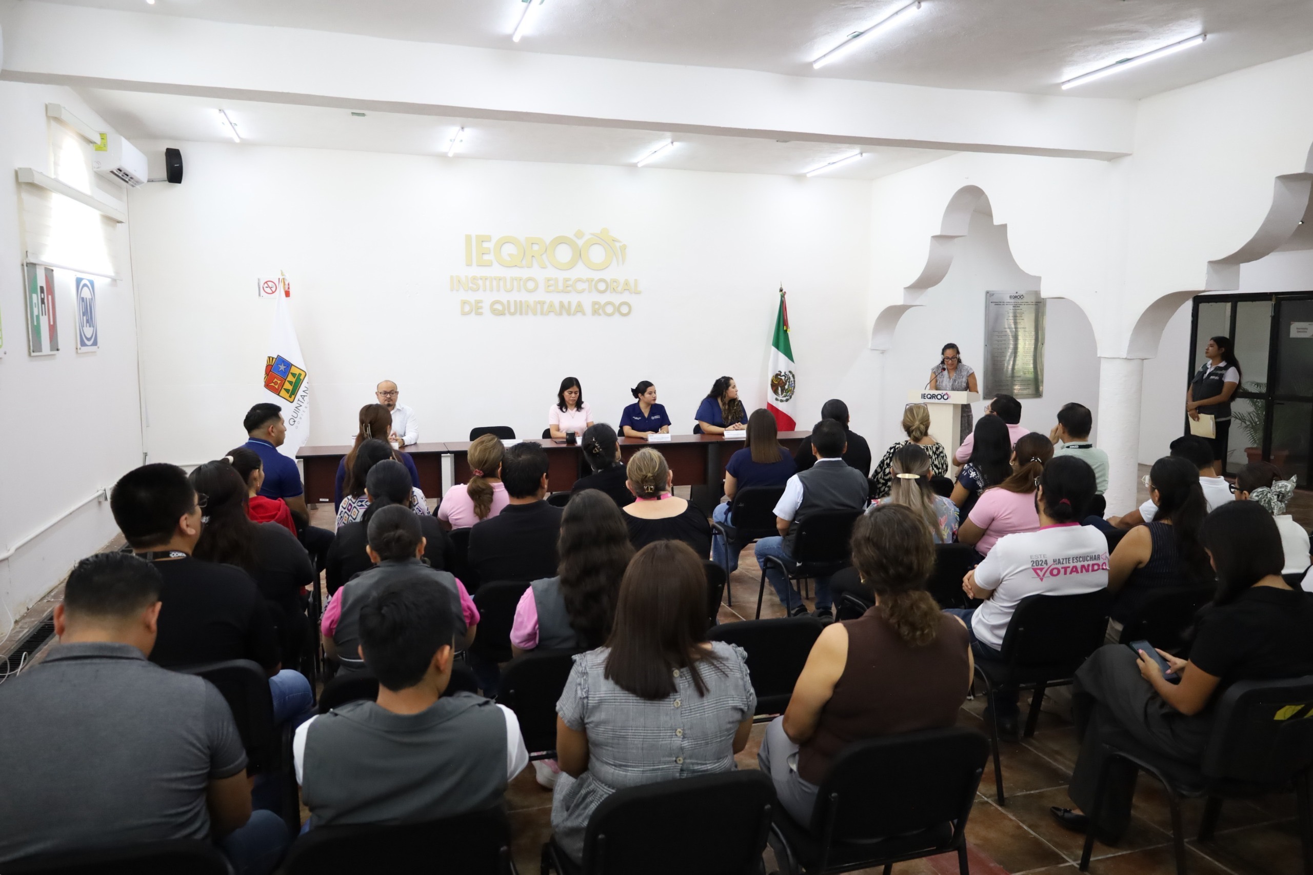 IEQROO y Wozniak firman convenio para educación cívica