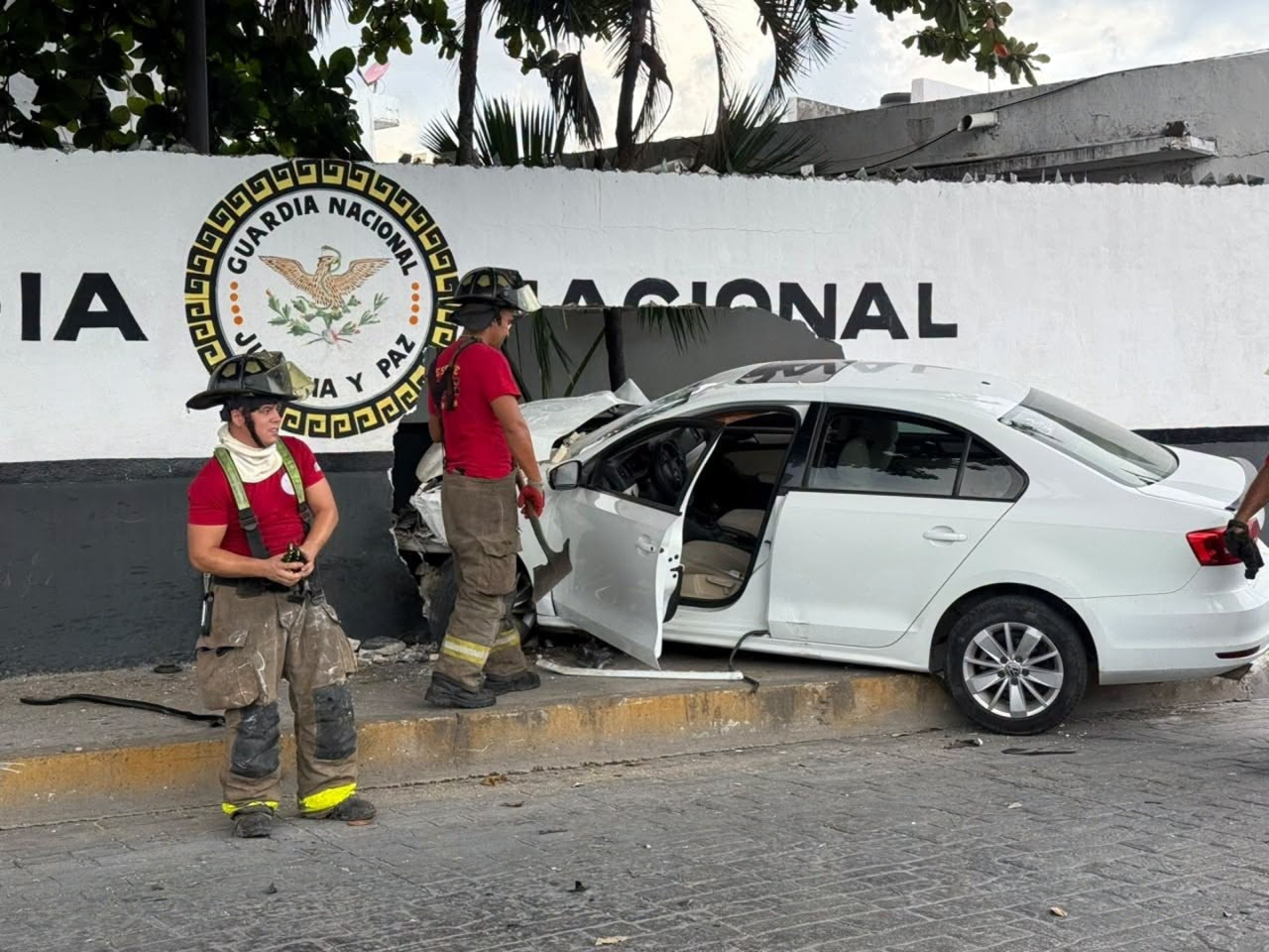 Detienen a pareja cubana tras choque con vehículo robado en Cancún