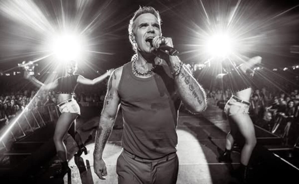 Robbie Williams canta a capela tras cancelar concierto en Lima
