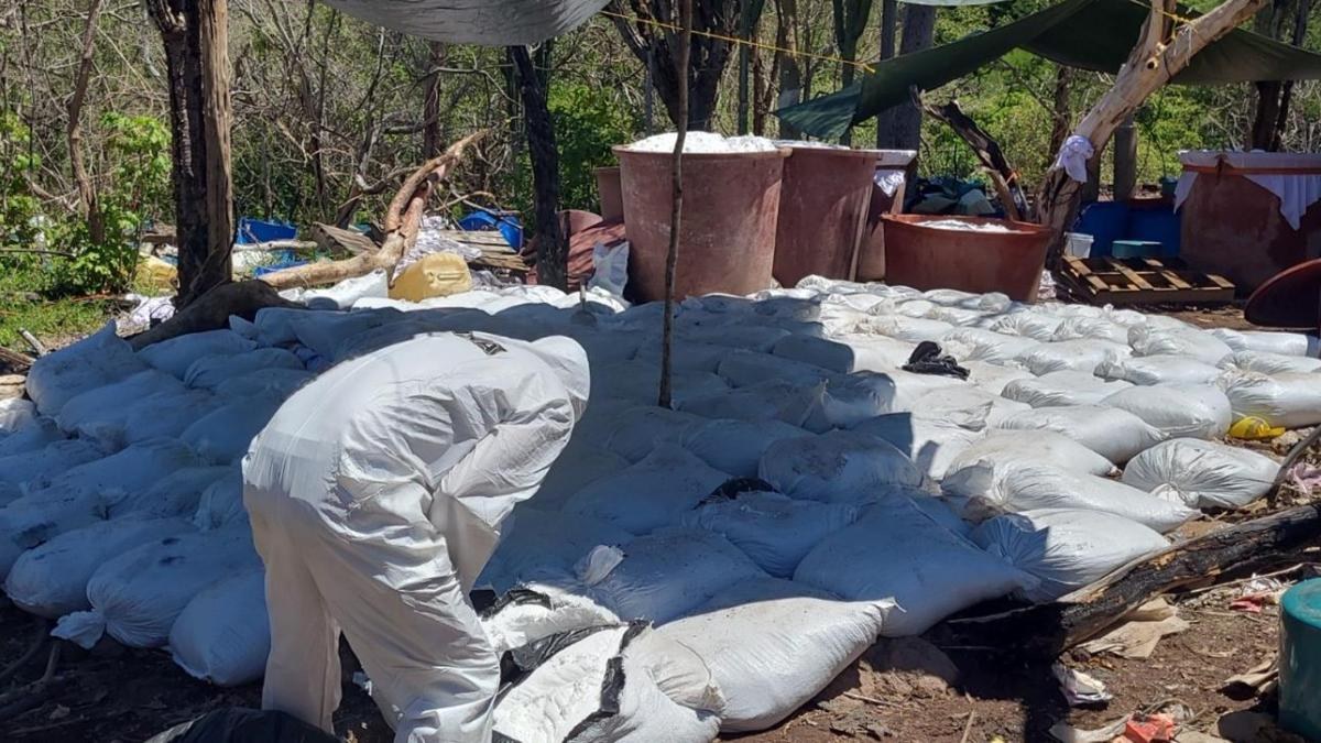 Semar desmantela mega laboratorio de metanfetamina en Sinaloa