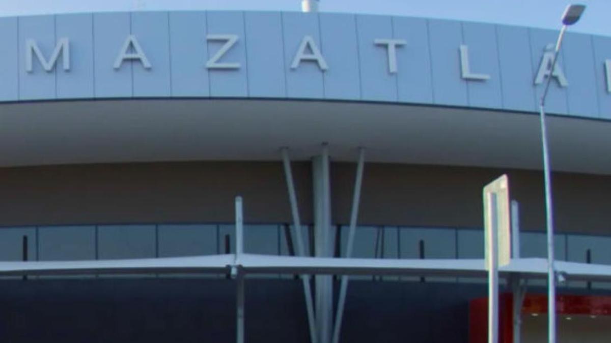 Hombre herido busca refugio en aeropuerto de Mazatlán