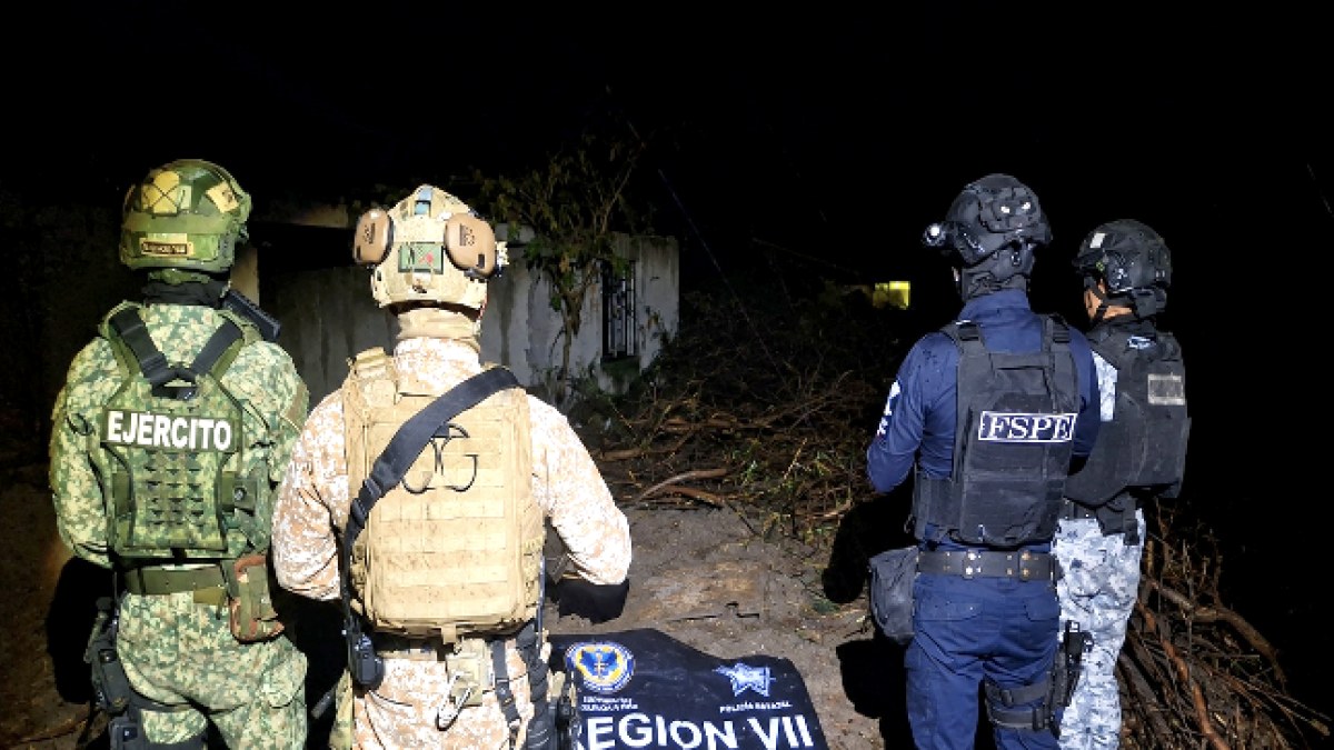 Operativos federales detienen 8 y aseguran armas en siete estados