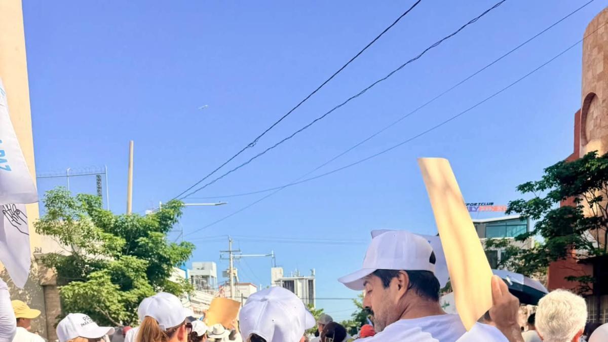 Culiacán marcha por la paz y busca a desaparecidos