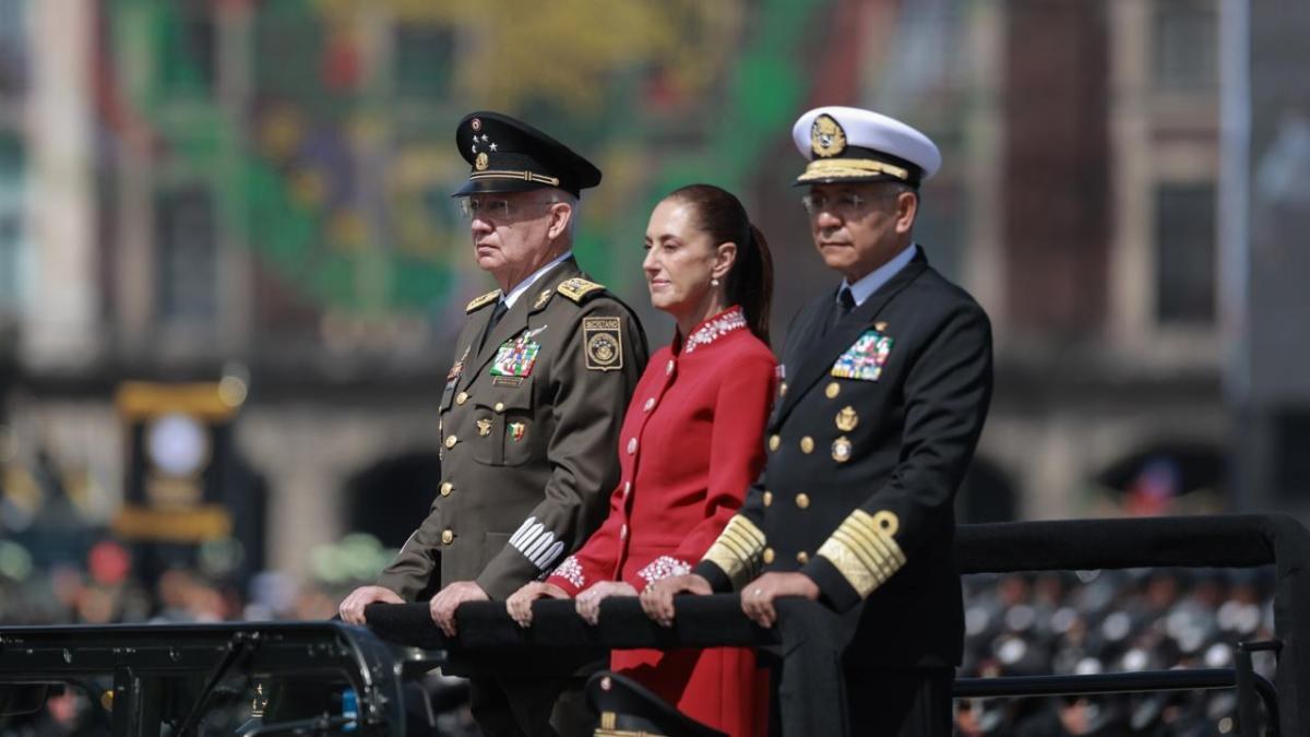 Sheinbaum encabeza desfile cívico militar en CDMX