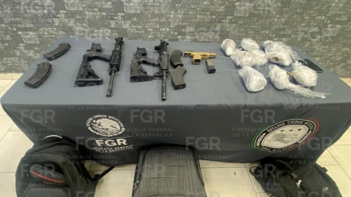 Detienen a hombre con armas en autobús en Nuevo León