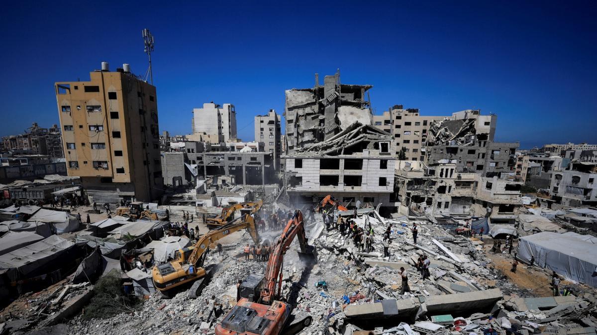 Colapsa edificio en Gaza y mueren 21 personas, 12 niños