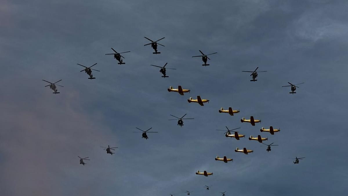 Fuerza Aérea y Guardia Nacional abren desfile en Zócalo