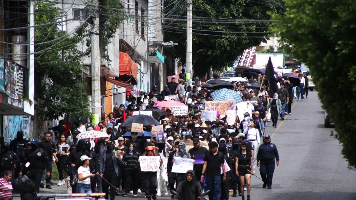 Estudiantes exigen salida de rectora de UAEM por violencia