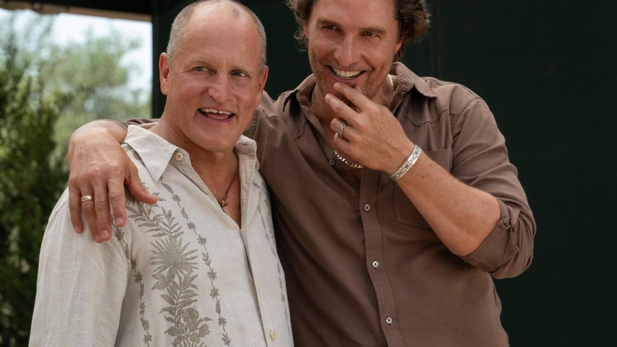 Woody Harrelson y McConaughey protagonizan serie Casi hermanos