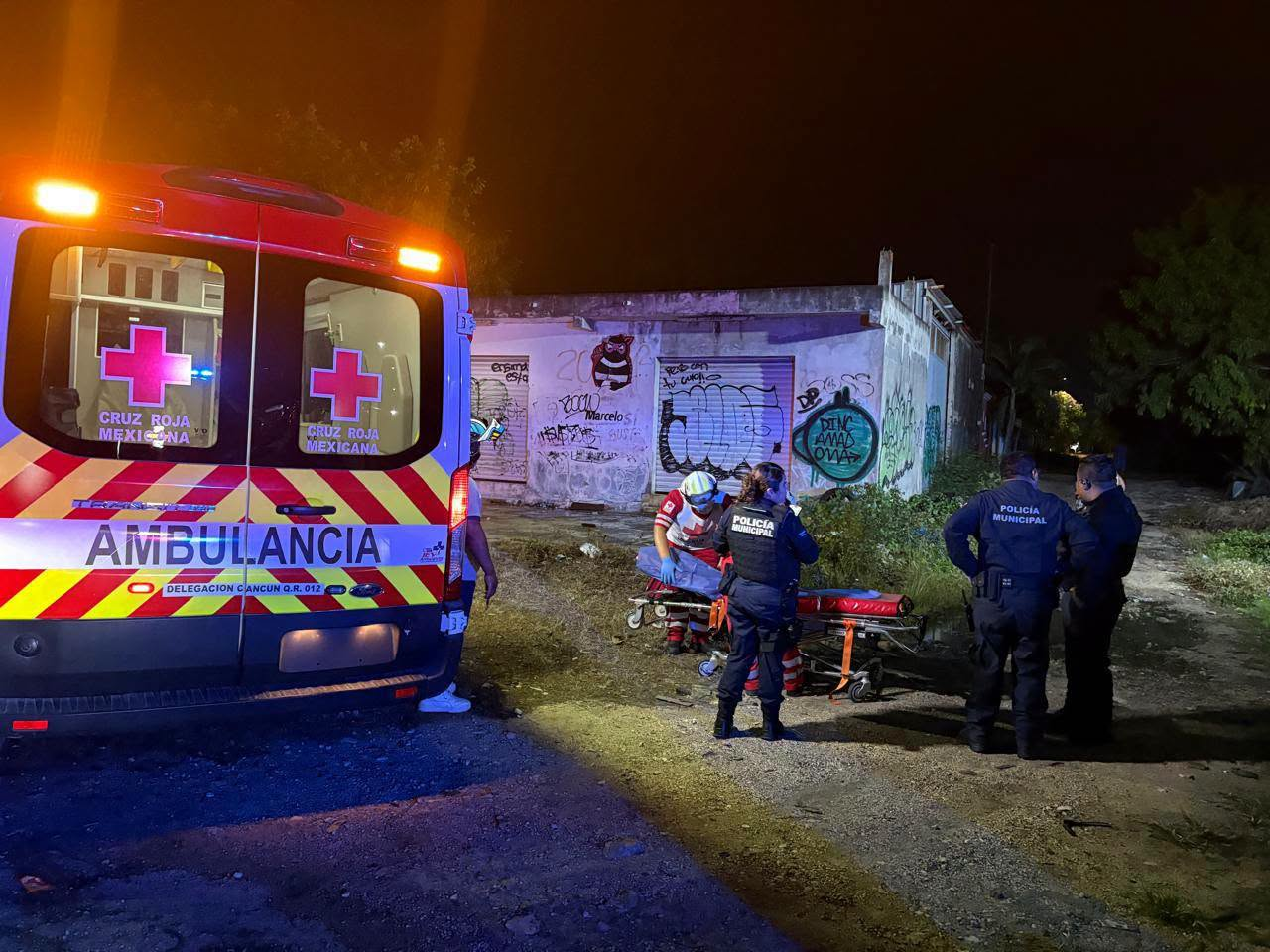 Joven encontrada inconsciente en camino de terracería