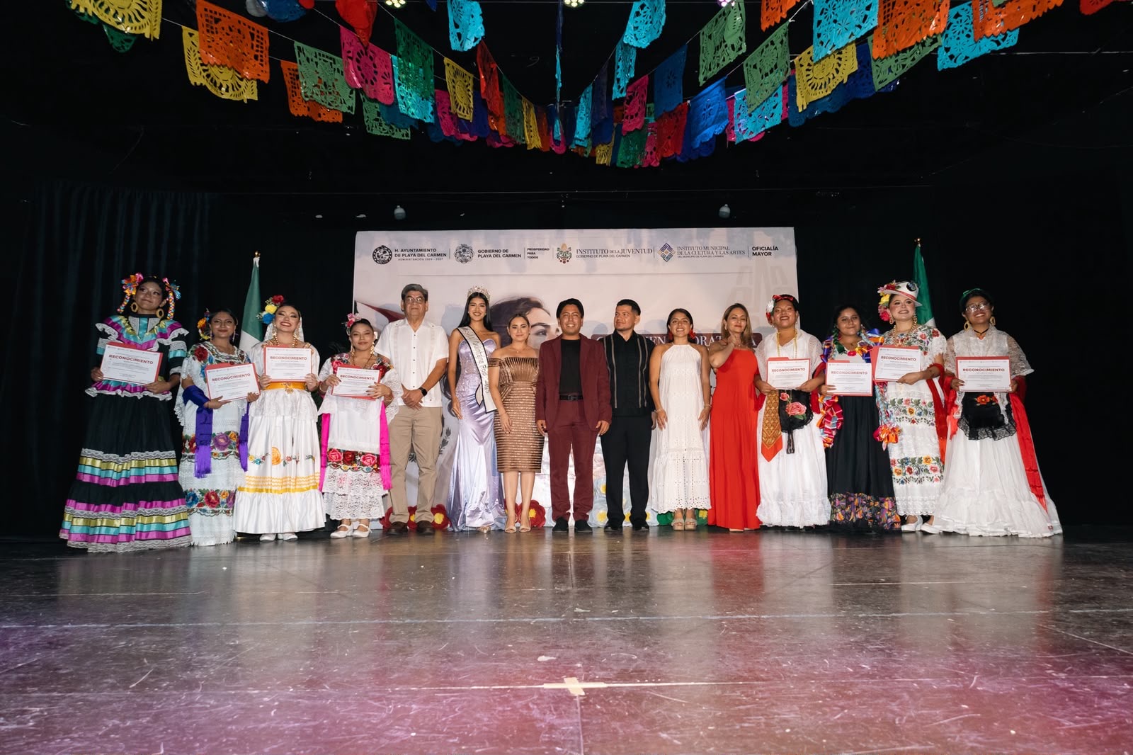 Abril Celeste gana Certamen de Oratoria en Playa del Carmen