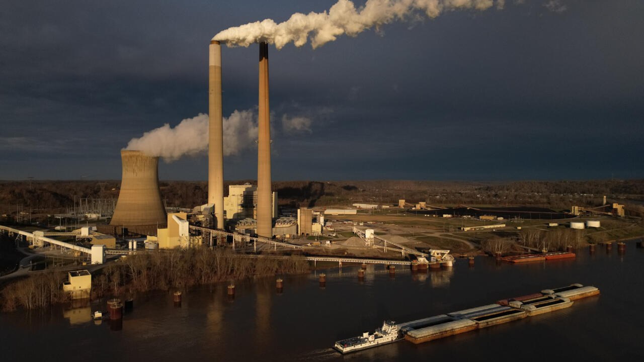 EE.UU. elimina límites a emisiones de carbono en centrales eléctricas