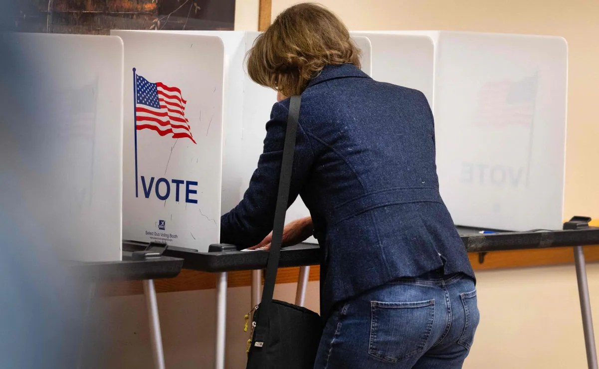 Comienza voto anticipado en EU pese a intentos de Trump