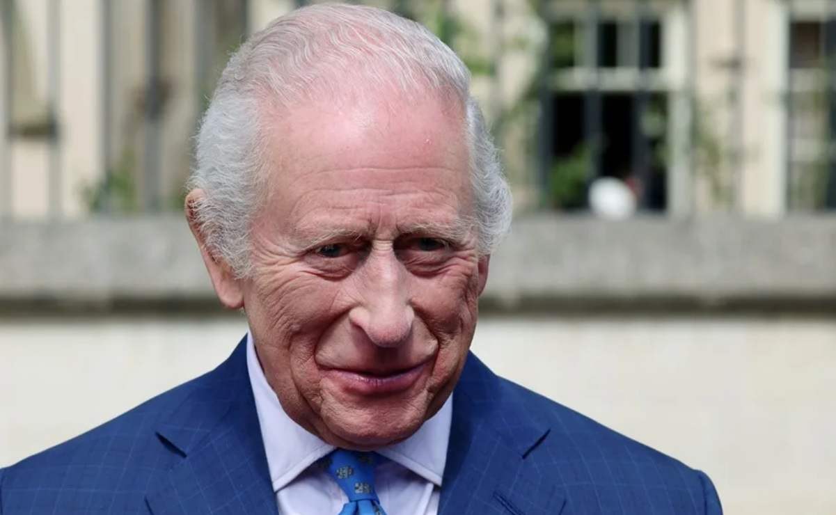Rey Carlos III responde a adelanto de memorias de hermano de Lady Di