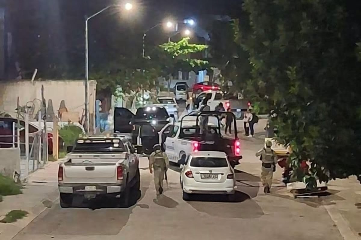 Detienen a dos hombres en cateo en Villas del Sol