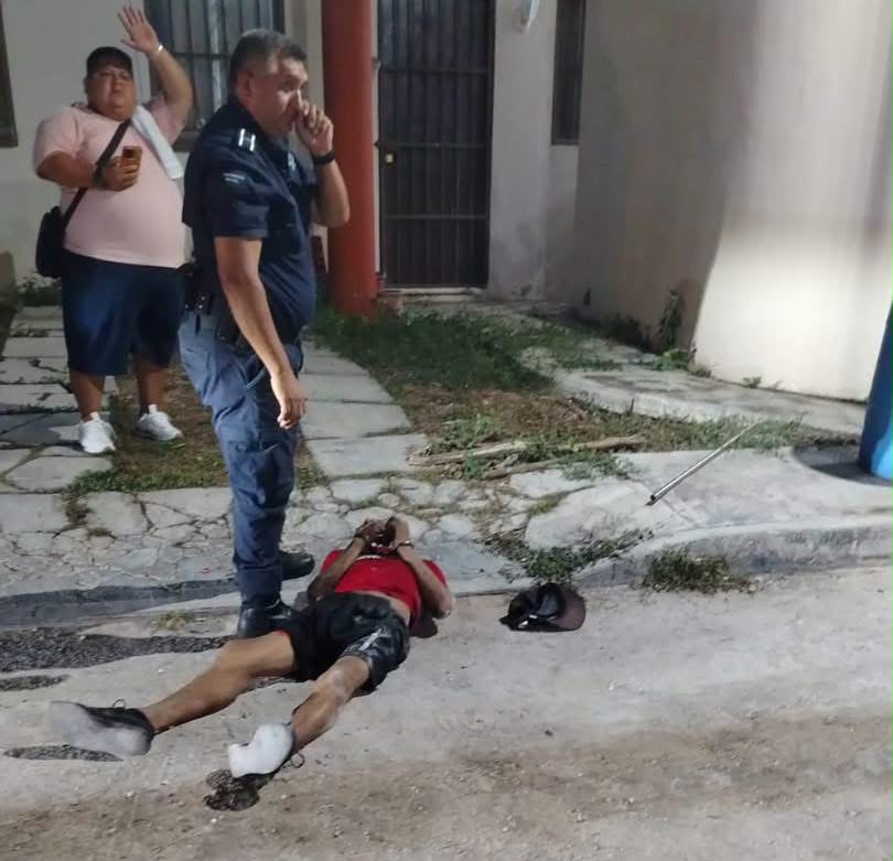 Cancunenses detienen a sujeto armado en Supermanzana 91