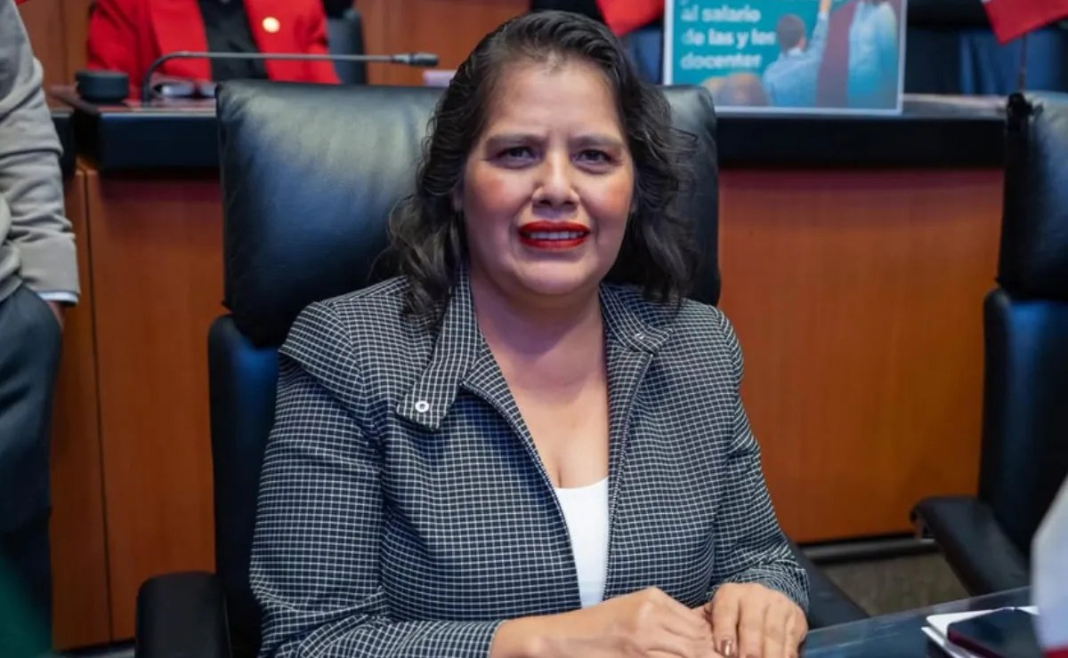 Morena propone restricción a doble nacionalidad para senadores