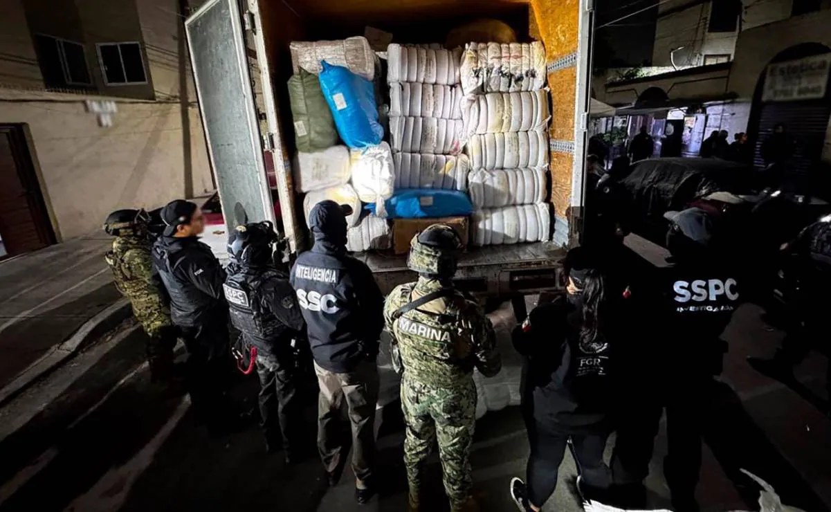 Aseguran 13 toneladas de tabaco ilegal en CDMX