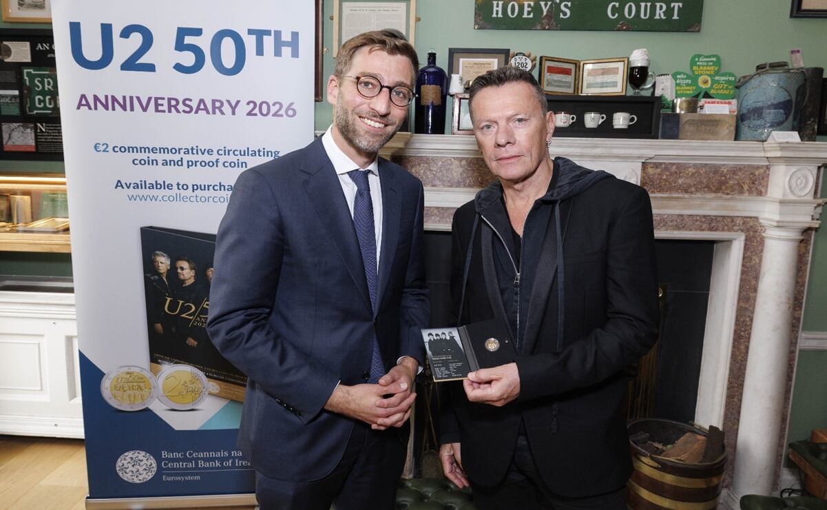 Banco Central de Irlanda lanza moneda conmemorativa de U2