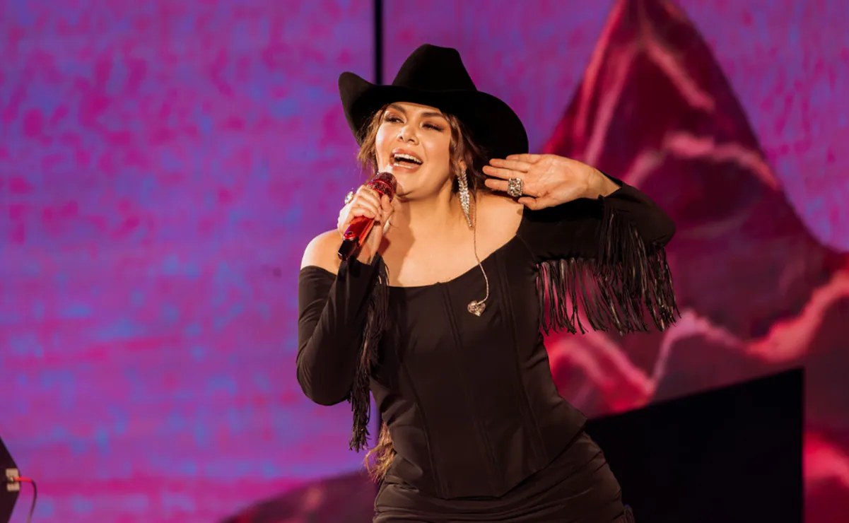 Yuridia conquista Estadio GNP con 54 mil fans