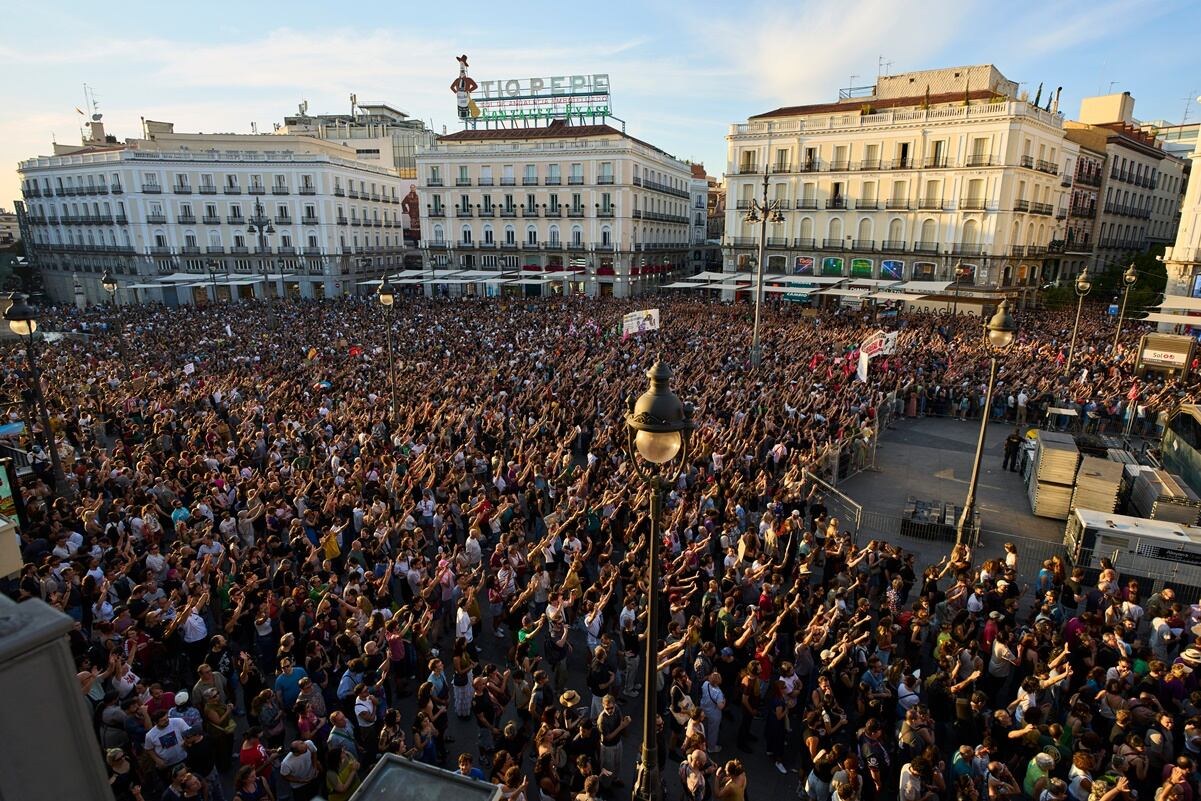 Multitud protesta en Madrid contra desalojo de mujer de 87 años