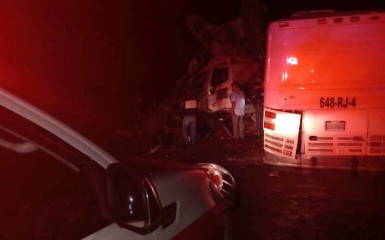 Cuatro muertos y 20 lesionados en accidente en Nayarit