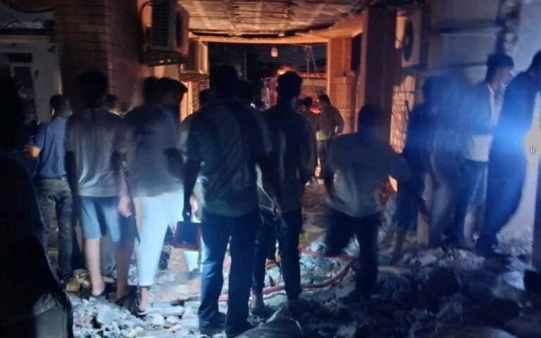 Irán reporta dos buques dañados por minas en Ormuz