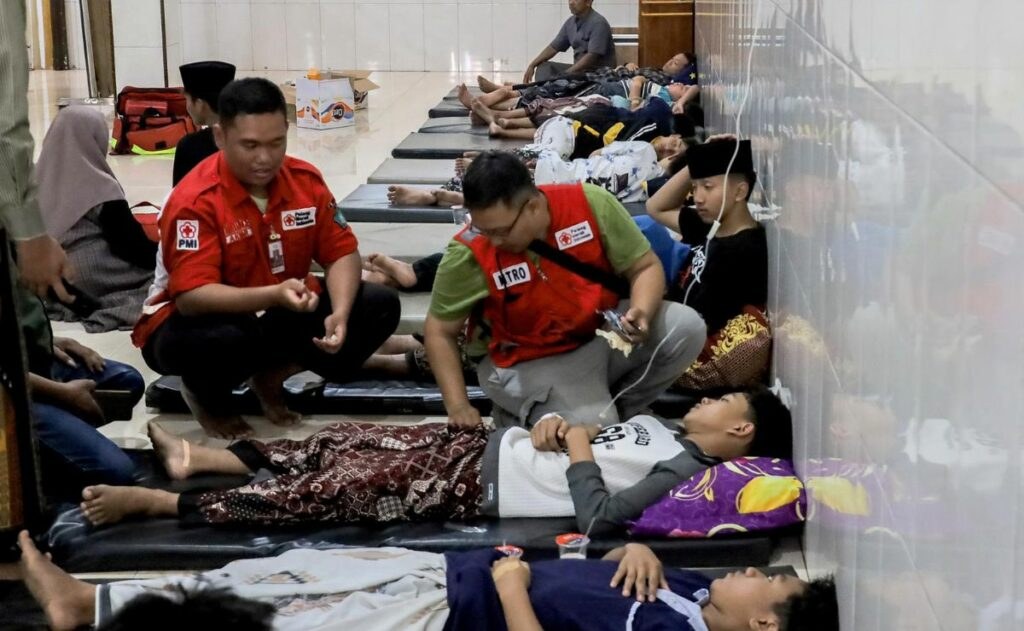 Indonesia reporta 512 niños intoxicados por comida escolar