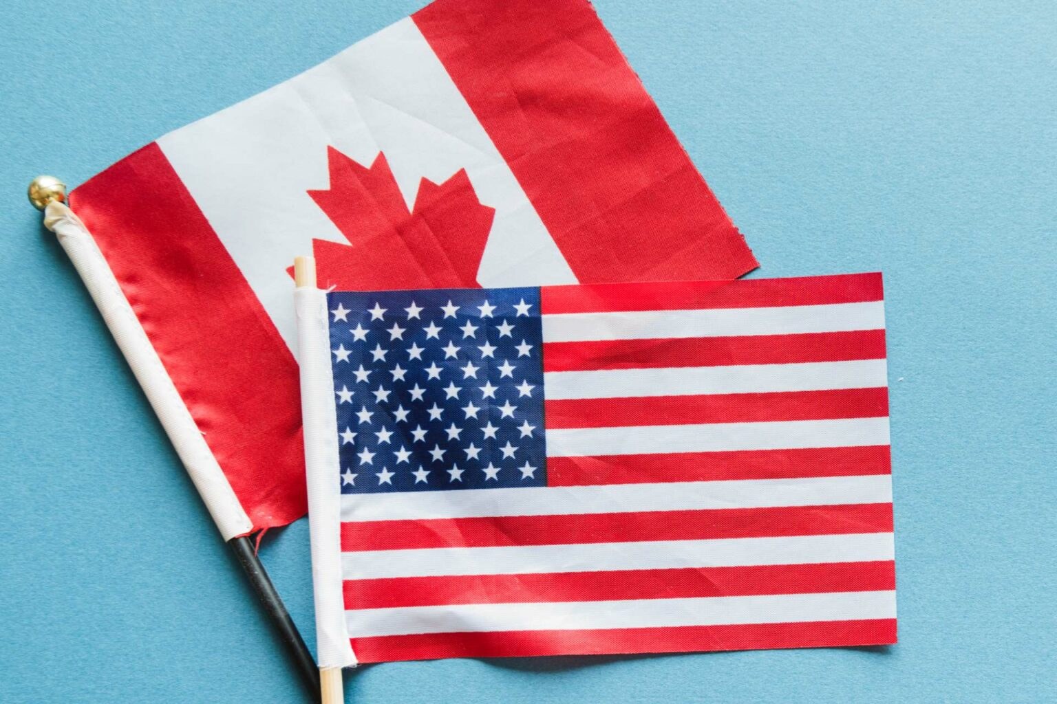 Estados Unidos prohíbe importación de alcohol y motos canadienses