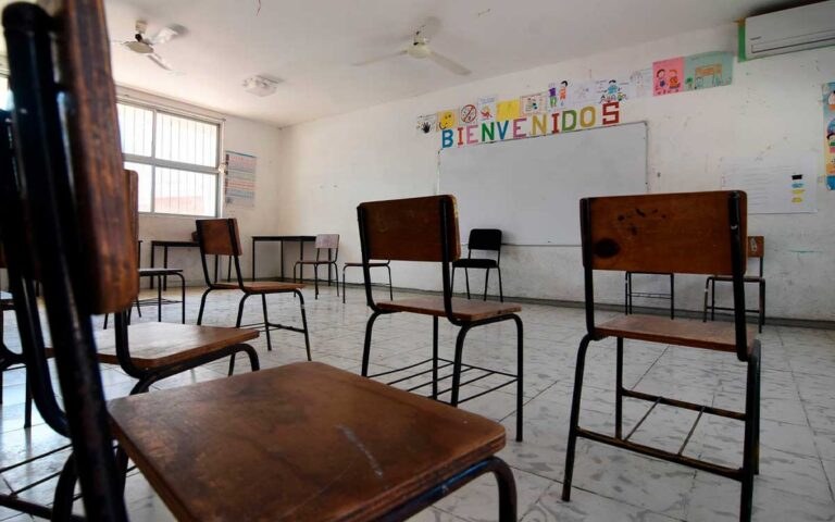 México restringe uso de celulares en primaria y secundaria