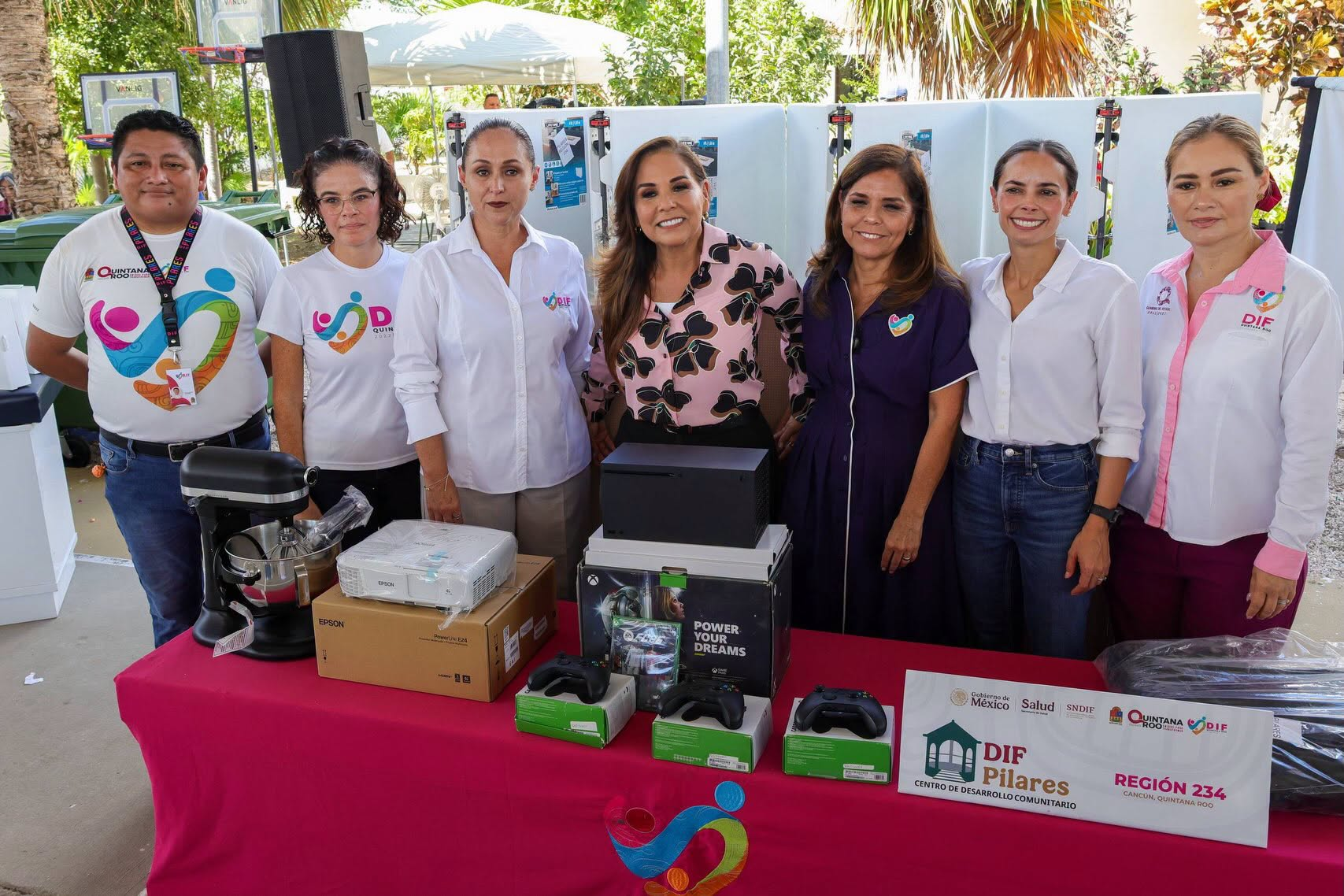 Entrega de equipamiento a CDC DIF PILARES en Quintana Roo