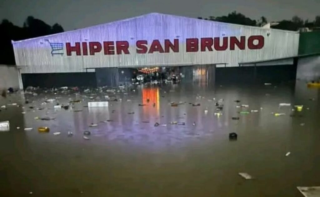 Lluvias en Xalapa dejan dos muertos y daños graves