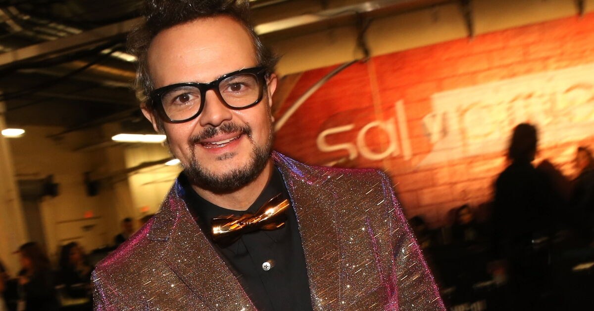 Aleks Syntek genera polémica en concierto del Grito 2026