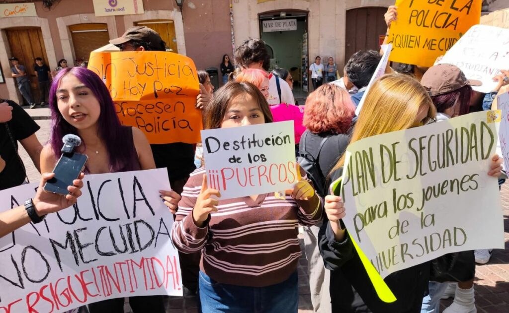 Suspenden policías por agresión a estudiantes en Guanajuato