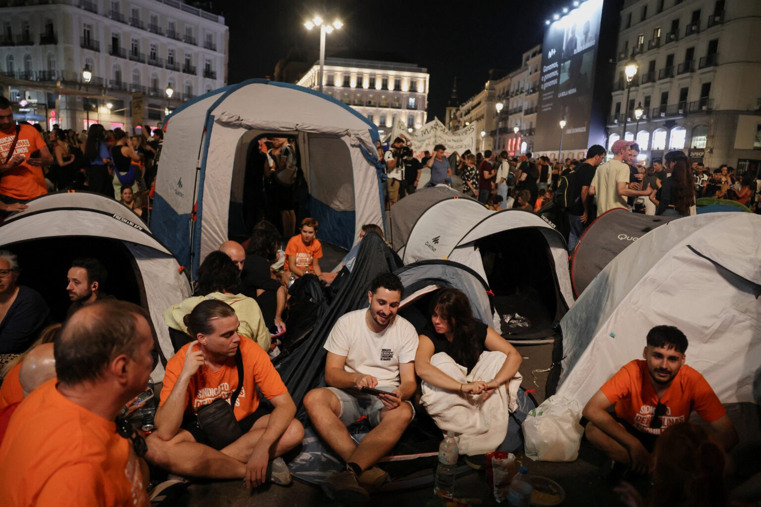 Gobierno español aprueba decretos para crisis de vivienda