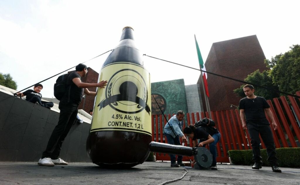Protestan en Congreso para aumentar impuesto a alcohol
