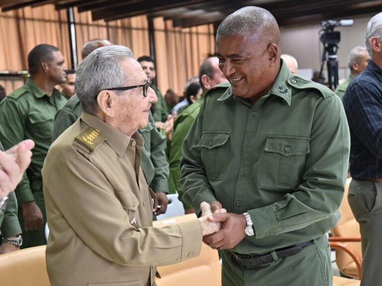 Raúl Castro reaparece tras rumores sobre su salud
