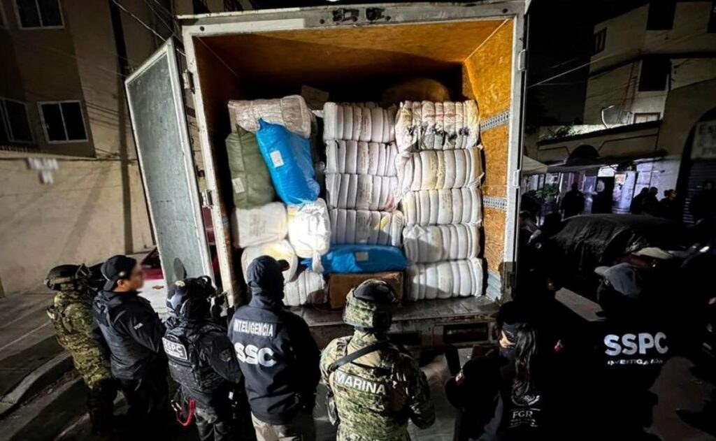Aseguran 13 toneladas de tabaco ilegal en CDMX
