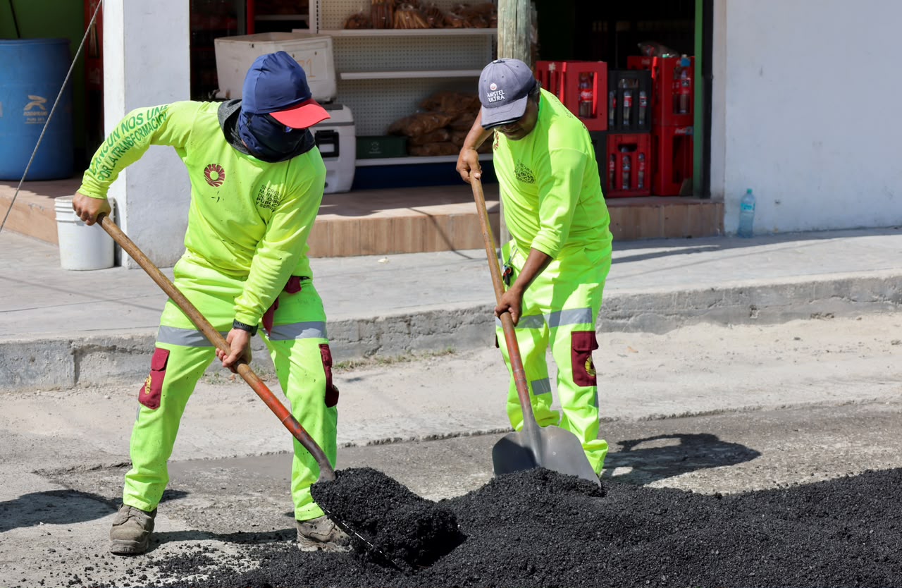 Ayuntamiento de Cancún refuerza mantenimiento vial por lluvias