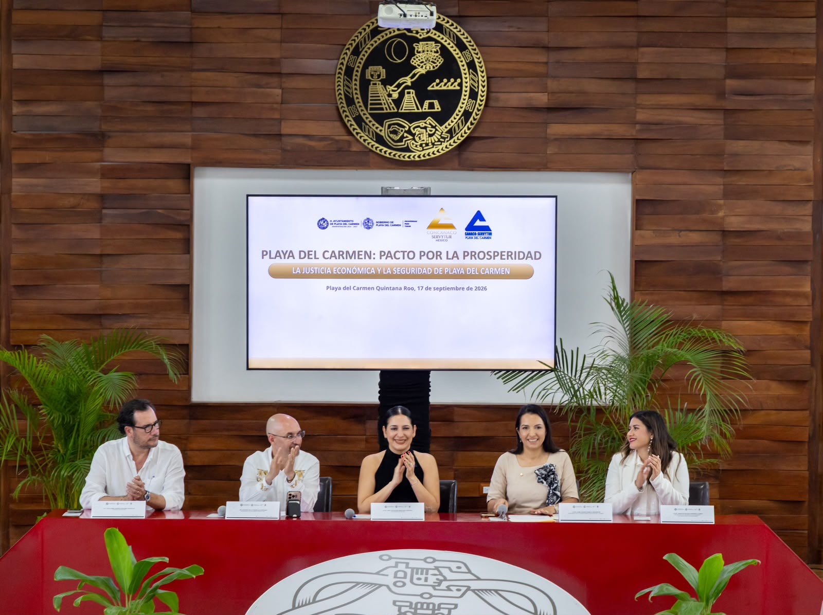 Playa del Carmen firma pacto por prosperidad y seguridad