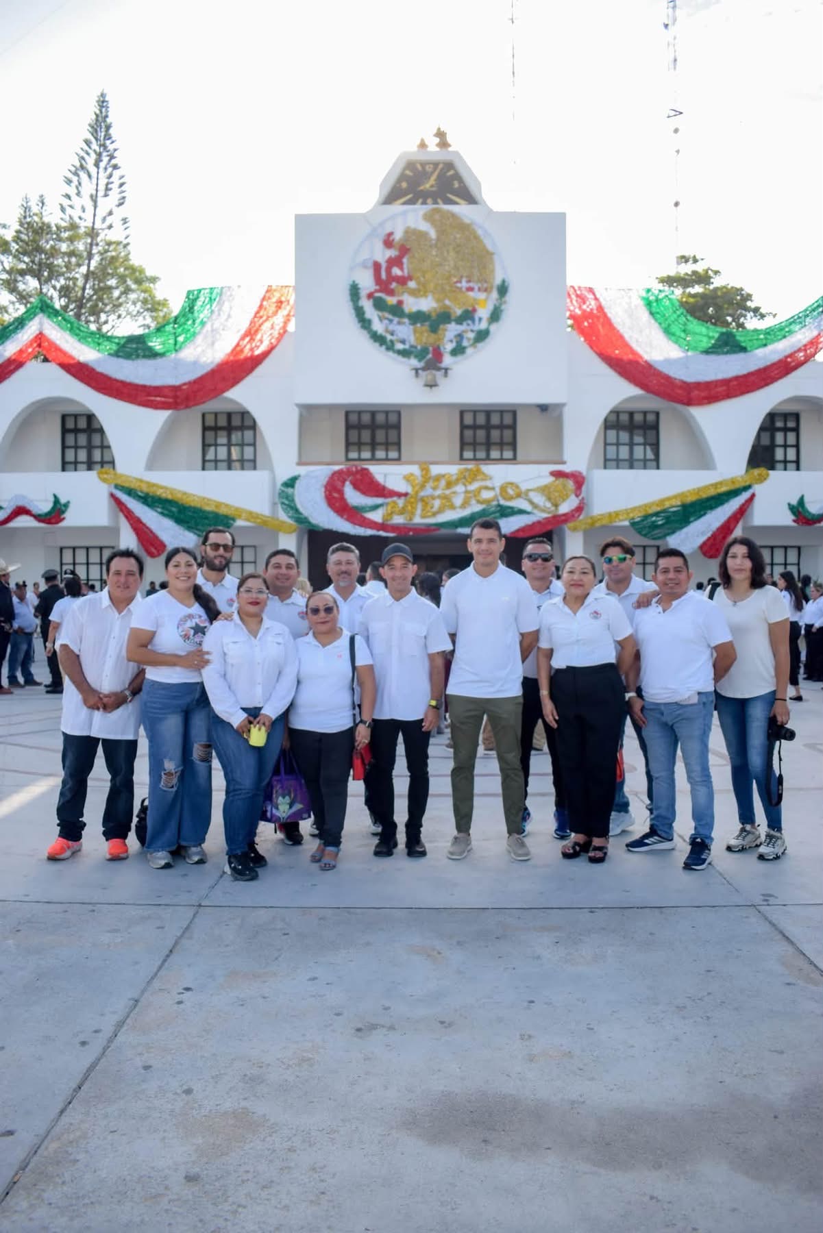 Cancún inicia septiembre con izamiento de bandera nacional
