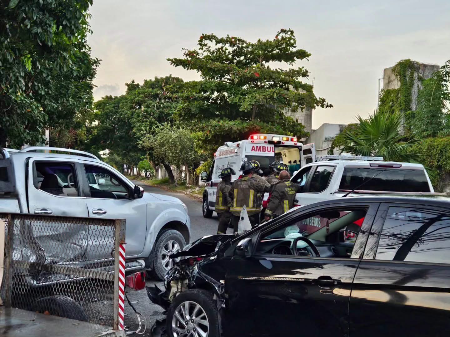 Choque en Nichupté deja dos heridos y vehículos dañados