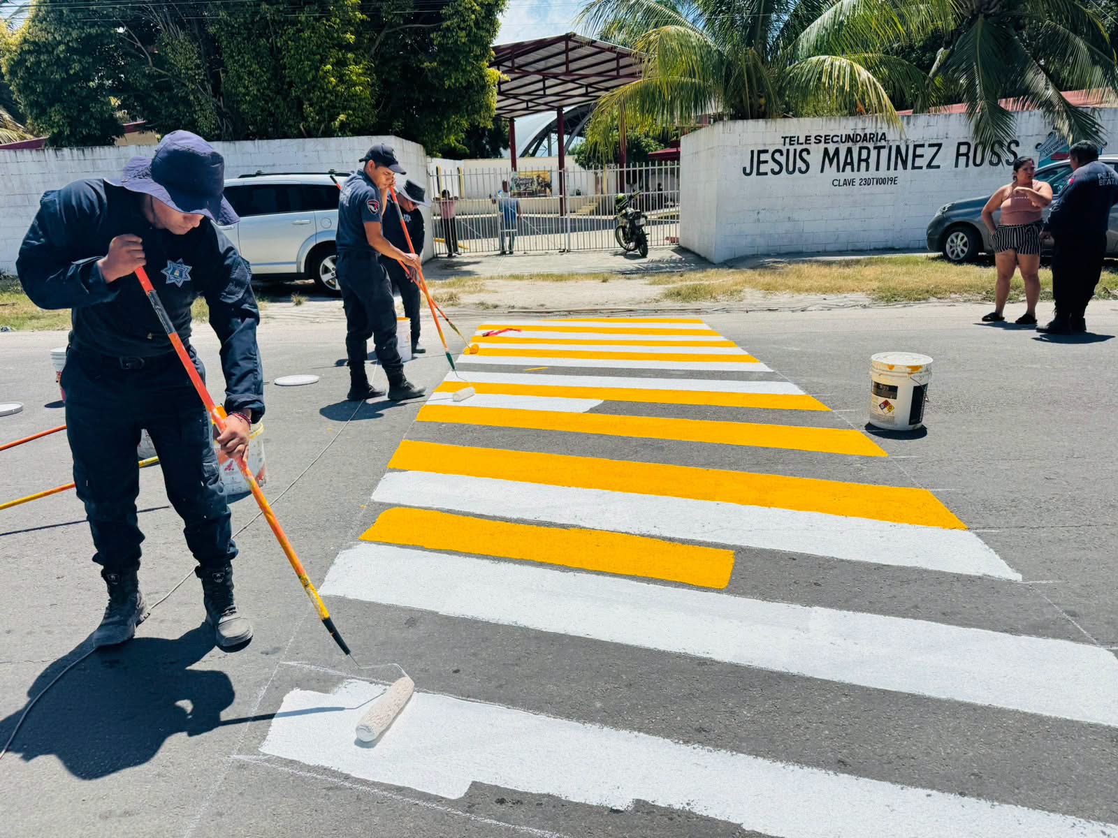 Mejoran seguridad vial frente a escuela en Calderitas